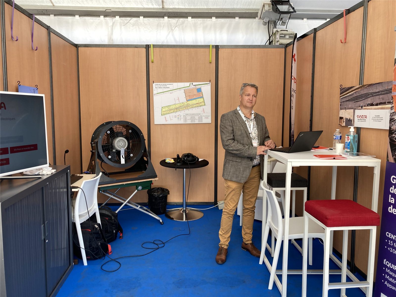 Poste de démonstration du module : écran, ventilateur et casque VR